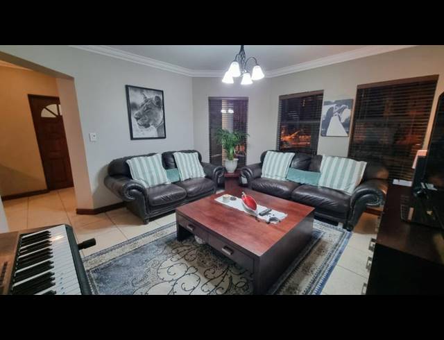 3 BEDROOM HOUSE FOR SALE IN GREENSTONE HILL